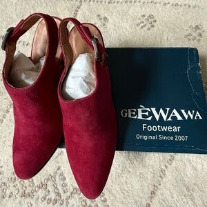 Anthropologie - NIB SUEDE Geewawa block heel mules.